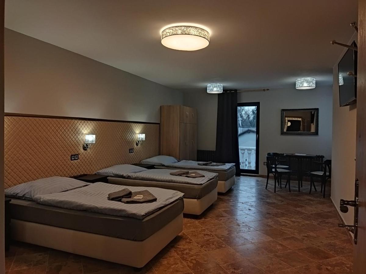 Hotel Cade Písek Екстериор снимка